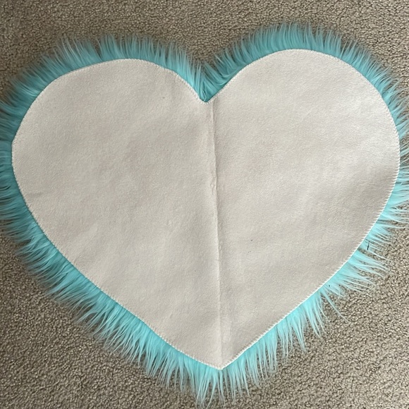 20” faux fur heart rug. Teal colored. Super soft accent rug. - Picture 3 of 3